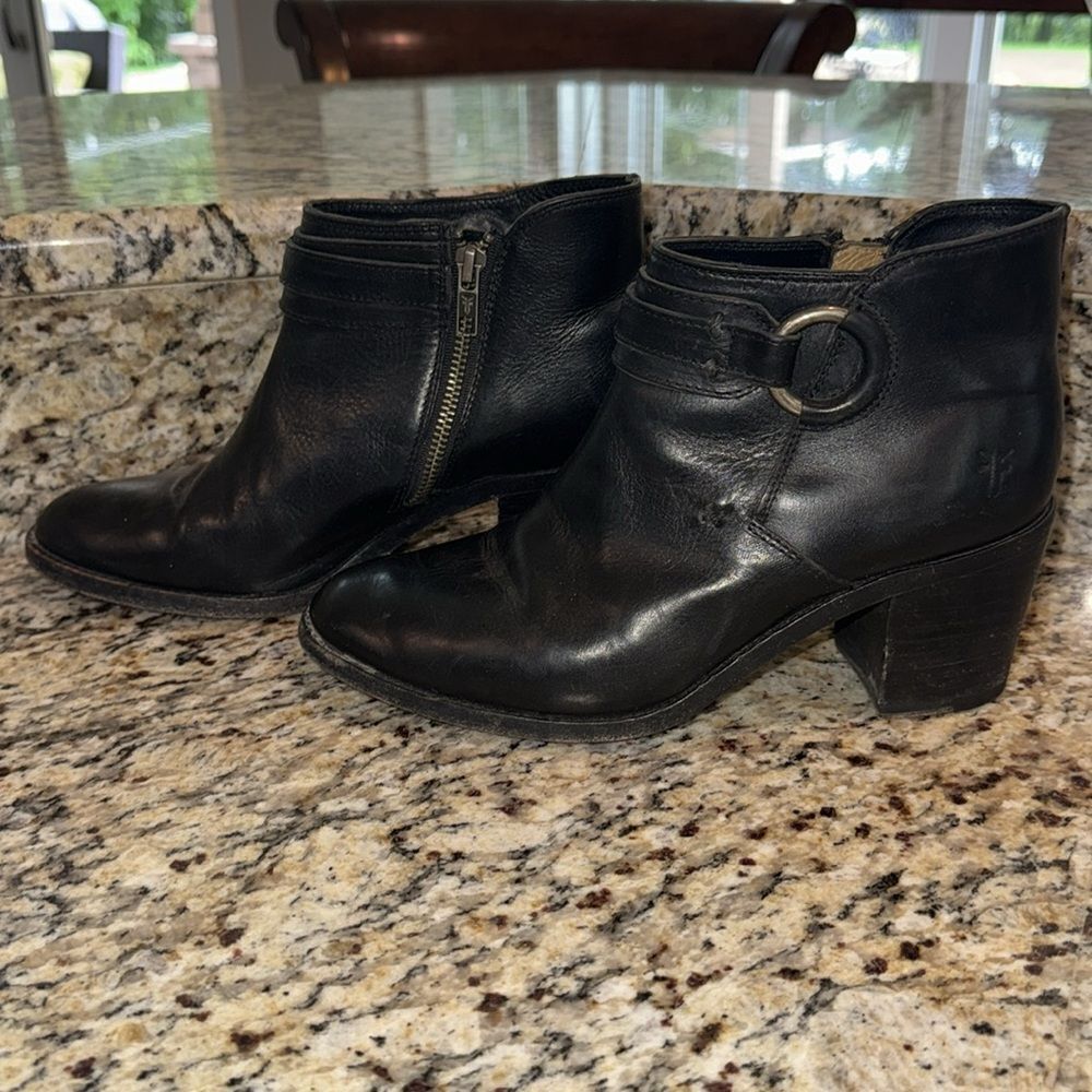 Frye Black Leather Ankle Boots women’s size 8 excellent condition - Picture 2 of 12
